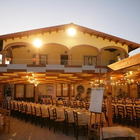 הוילה Samugheo Agriturismo Da Lino Agripizza מראה חיצוני תמונה